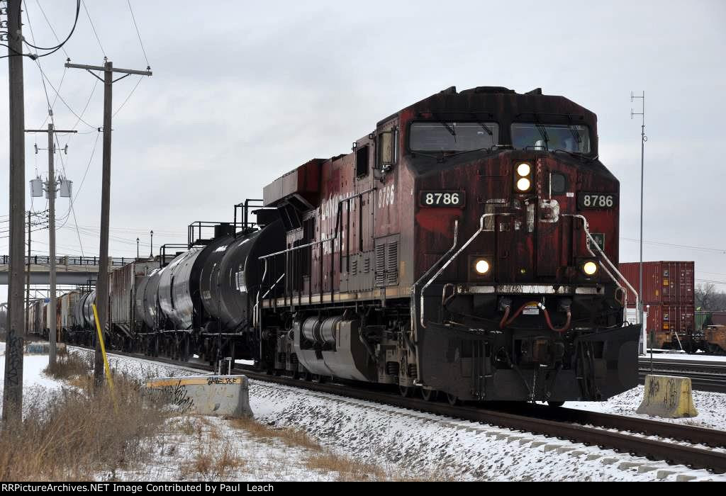 Dirty GE leads eastbound manifest